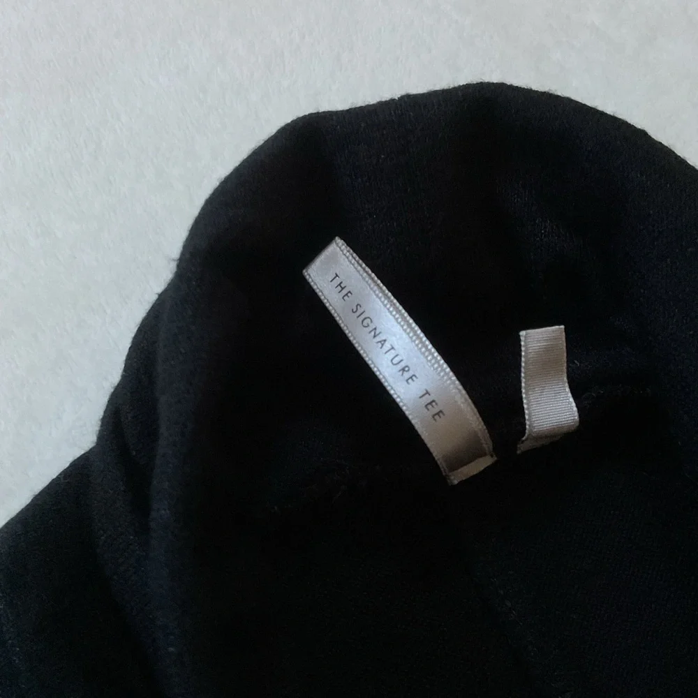 Banana Republic Black Turtleneck XS Lightweight Stretch Layering Top Chic Basic